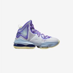 Nike LeBron 19